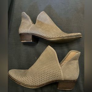 Lucky brand taupe size 10 booties